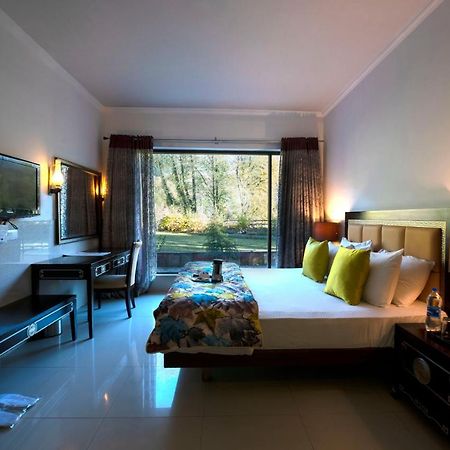 Mastiff Grand Manali Resort Екстериор снимка