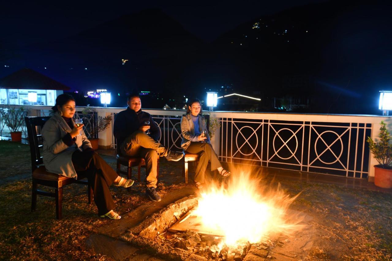 Mastiff Grand Manali Resort Екстериор снимка